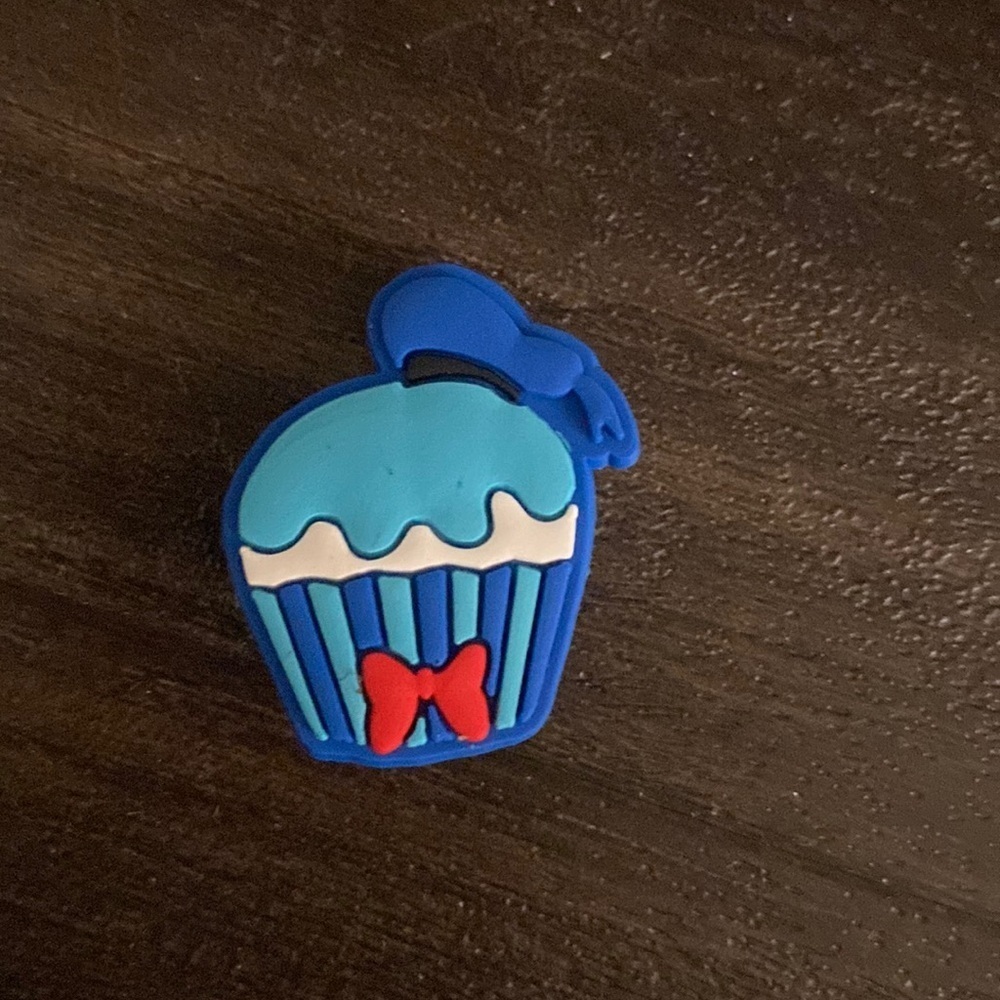 Croc Charm cupcake